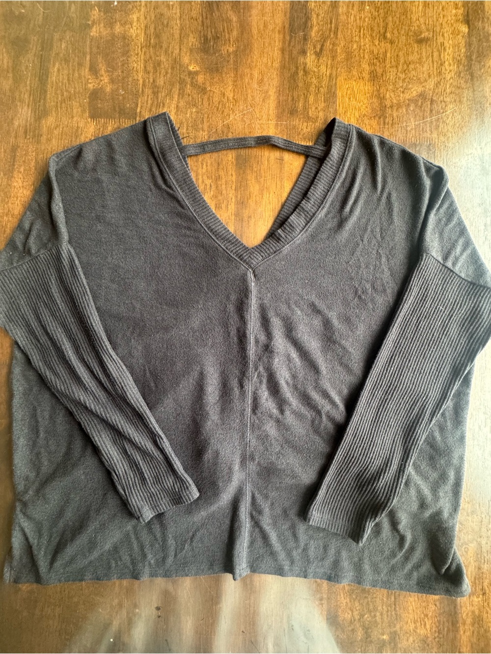 Lucky Brand Women’s Black V-Neck Long Sleeve Top Sz M.